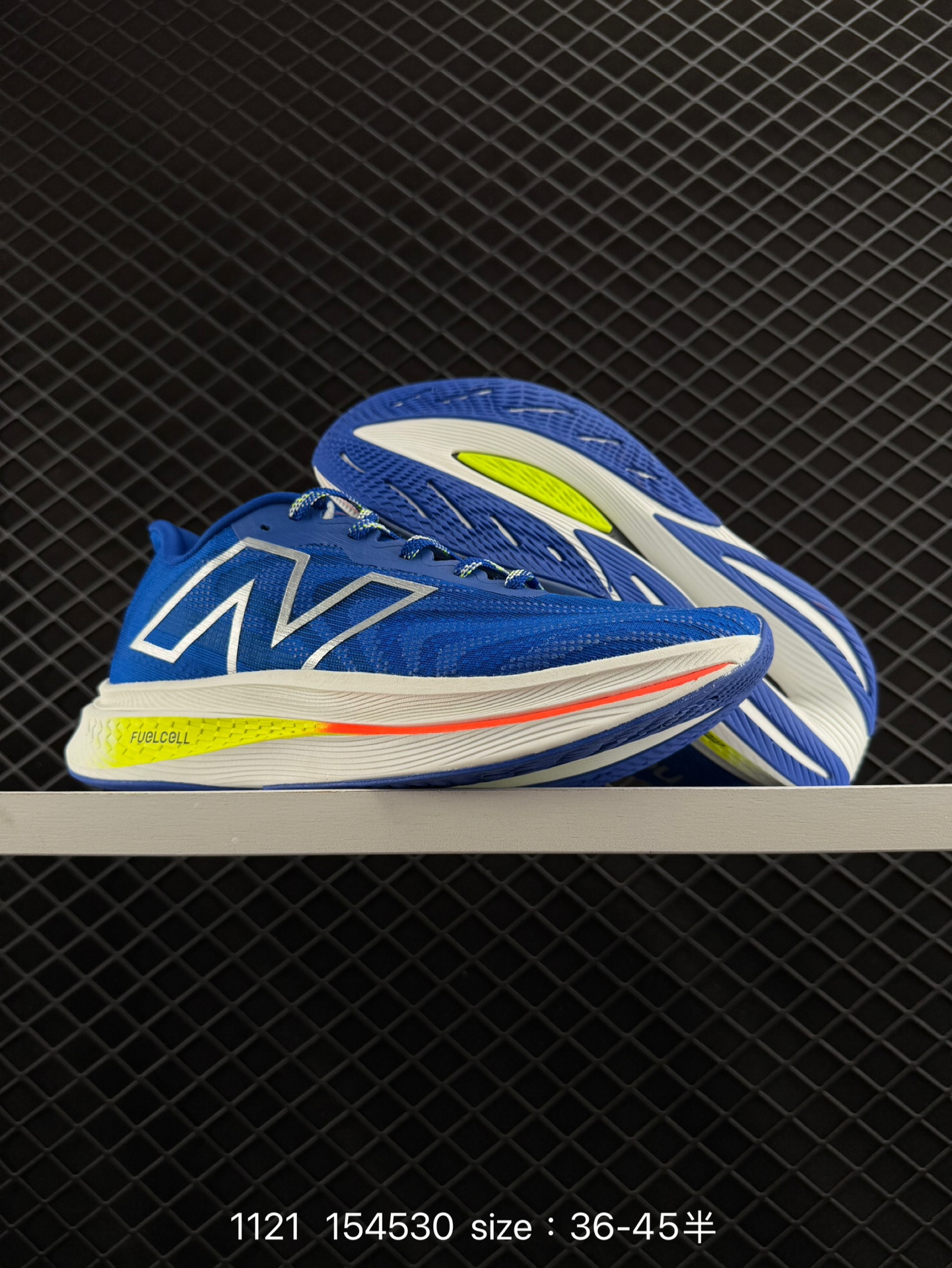 New Balance FuelCell SuperComp Trainer V2